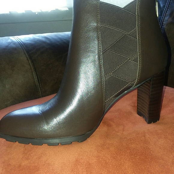 Adrienne Vittadini Chocolate booties! - Picture 2 of 6